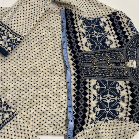 Cambridge Dry Goods Blue and White wool Sweater - Picture 4 of 7